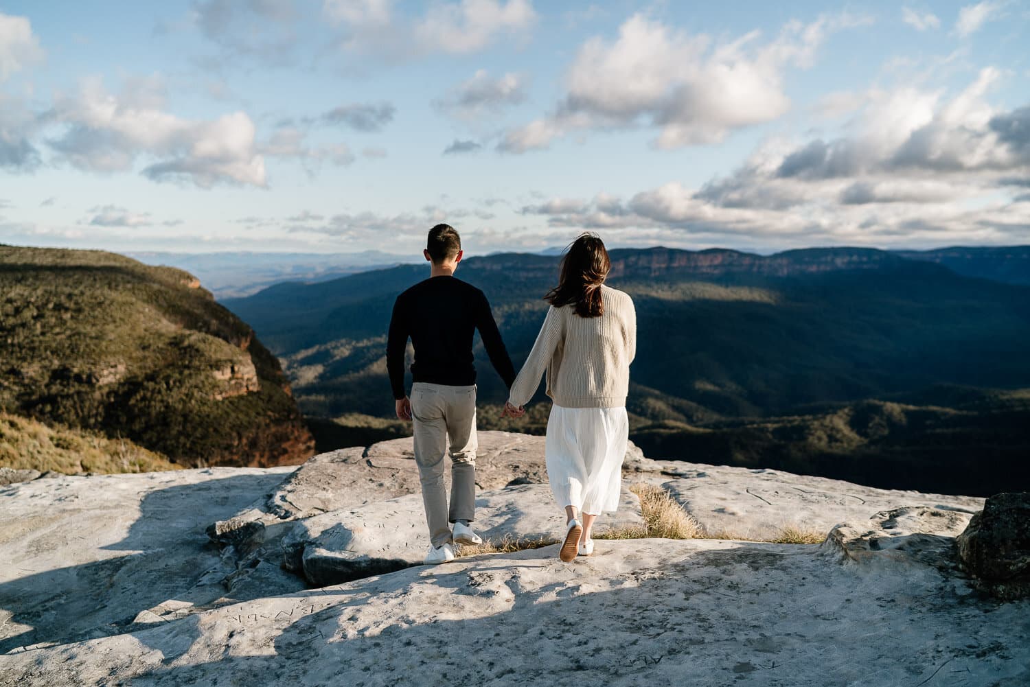 Couple on a Blue Mountains lookout above the valley