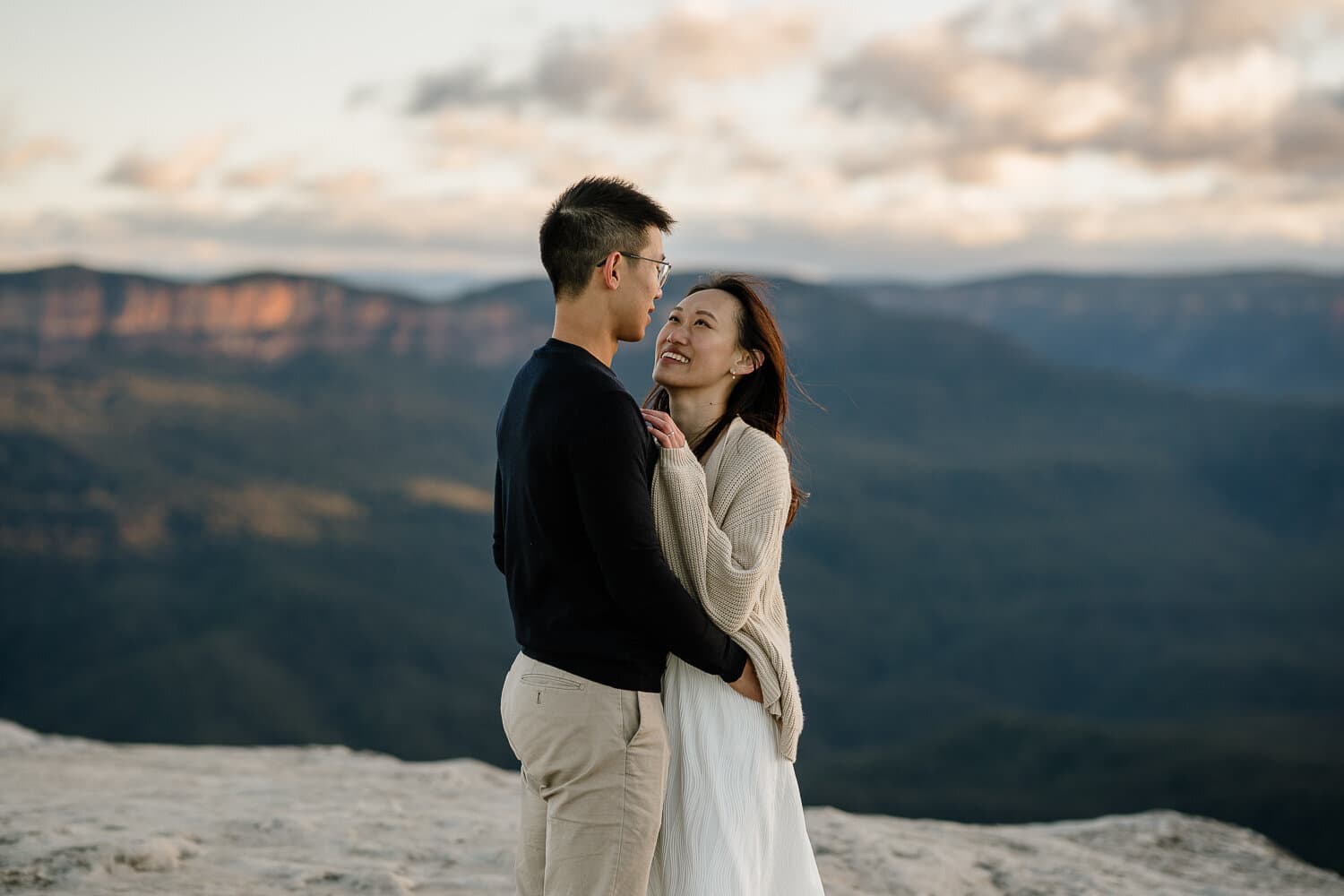 Couple on a Blue Mountains clifftop at sunset